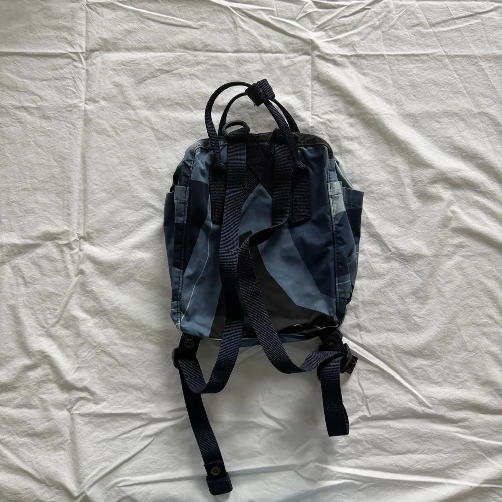 Fjallraven Kanken Art Mini Backpack in Ocean Deep‎